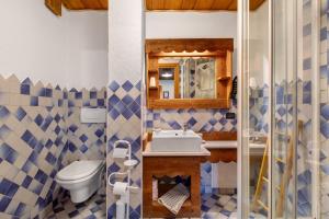 a bathroom with a toilet and a sink and a mirror at Affittacamere De Charme Jour Et Nuit in Torgnon +61 photos