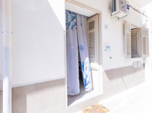 a view of a window in a white building at La Casetta al mare in Balestrate