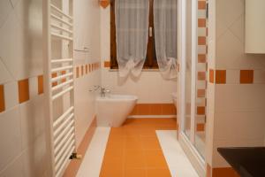 a small bathroom with a sink and a toilet at Al Civico 23 in Castiglione del Lago