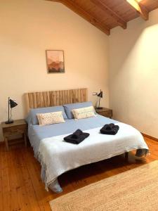 a bedroom with a bed with two towels on it at Escuelas de collía A AT-1537-AS in Arriondas