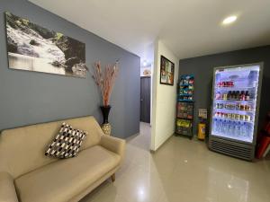 a living room with a couch and a drink refrigerator at Montes De Beraka in Minca