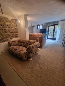 a living room with a couch and a chair at Le Coccinelle in Pallerone