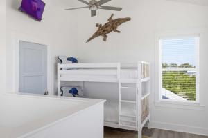 a room with two bunk beds and a ceiling fan at Perfect location Pool 4 bedroom SGI Pet in Eastpoint