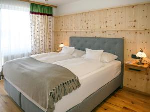 a bedroom with a large bed with white sheets at Hotel LENAUHOF - nur 3 Minuten zur Rottal Terme - in Bad Birnbach +18 photos