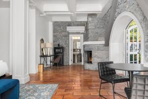 a living room with a table and a stone wall at Sonoma Stonehouse Hotel in Santa Rosa
