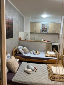a room with two beds in a kitchen at Apartman B&S Apatin in Apatin