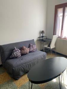 a living room with a couch and a table at Paul in Serra-di-Ferro