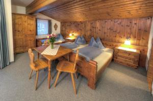 a bedroom with a bed and a table in a room at Appartement Gimpl in Fusch an der Glocknerstraße