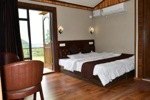 a bedroom with a large bed and a large window at Haari Wann in Srinagar