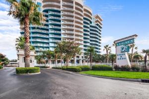 a street in front of a large building at Legacy Tower II 107 Deluxe in Gulfport