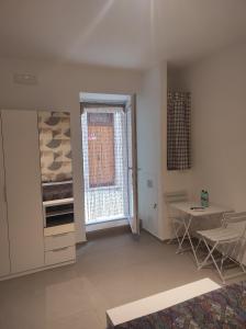 a living room with a table and a window at Corollario 21 in Barletta