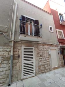 a building with a window and a balcony at Corollario 21 in Barletta +2 photos