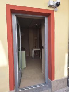 an open door into a hallway with a table at Smarthome Boutique, Collegno in Collegno +1 photo