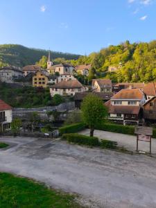 a village with a dirt road and houses at La maison de la Loue in Lods