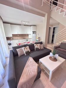 a living room with a couch and a table at Ocean Corner Dúplex Empul in Los Caños de Meca