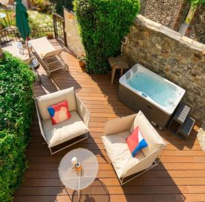 a patio with chairs and a jacuzzi tub at Madüneta 5 Terre in Corniglia