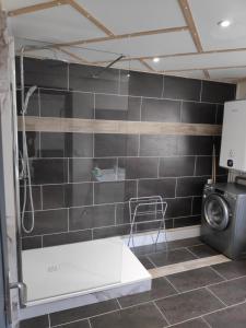a room with a shower and a washing machine at Gîte Forêt Aupthiesomme entre terre et mer in Brailly-Cornehotte +29 photos