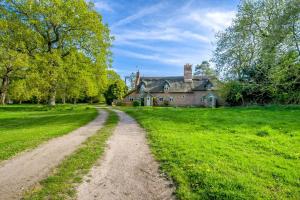 a dirt road in front of an old house at 2 Bed in Hanworth oc-h32041 in Hanworth