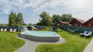 a large tub in a yard with a playground at Luna Port w Rowach in Rowy