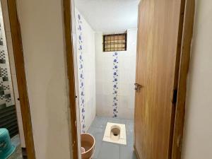 a bathroom with a toilet in a room at Nanasu Home stay in Malpe