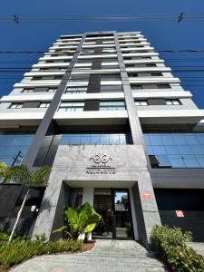 a tall building with a sign on the front of it at Apê completo 2 quartos 300m da praia15min Beto Carreiro in Piçarras