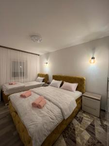 a bedroom with two beds with towels on them at Apartmani Zeleni Horizont in Bratunac
