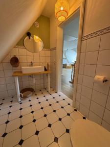 a bathroom with a sink and a toilet at Reet-Denkmal am Elbstrand in Stade +54 photos