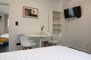 a bedroom with a bed and a table and chairs at Royans Ferienwohnung in Günzburg