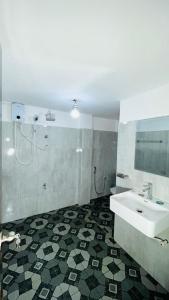 a bathroom with a sink and a mirror at Livora Mountain Lodge in Etimole