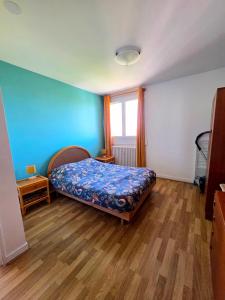 Llit o llits en una habitació de Le Fleuri - Vue Cathédrale & Centre à pied