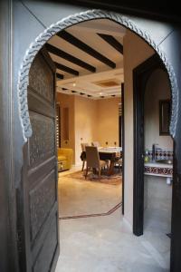 an archway leading into a living room with a table at villa Marrakech 3chambre in Marrakesh