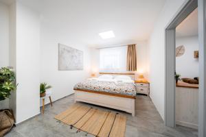 a bedroom with a bed and a window at Chalet Pasečná Apartments in Přední Výtoň