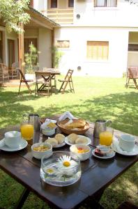 a picnic table with food and drinks on it at La Posada Hotel in Pinamar