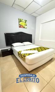 a bedroom with a large bed in a room at Hospedaje El Lorito in Barranquilla