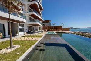 a swimming pool in front of a building at lunera Immo in Dakan