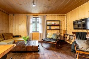 a living room with a couch and a table at Kamp Soblówka in Sablówka