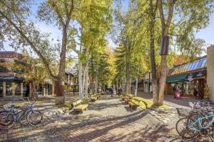 a street with benches and trees in a city at Aspen Townhome with Deck - Restaurant Row in Aspen