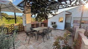 a patio with a table and chairs and a building at Casa La Cañada by CasaTuristica in Ronda
