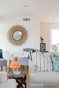 a living room with a couch and a mirror at Iris Condo 213 Condo in Corona del Mar