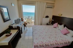 Postel nebo postele na pokoji v ubytování Hotel Achillion