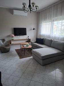 a living room with a couch and a tv at Titi's home in Ofrínion