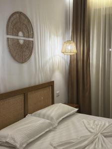 a bedroom with a bed with a fan and a lamp at Palm Paradise Apartaments in Golem +41 photos