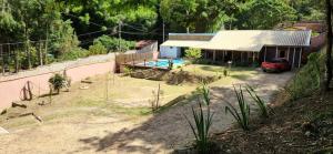 an aerial view of a house with a pool at Chácara Pé da mata itajuba mg in Itajubá