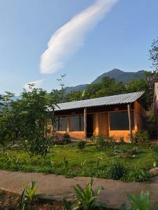 a house with a mountain in the background at De Mont Retreat Sapa in Sapa