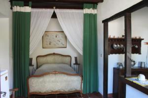 En eller flere senge i et værelse på Quinta do Pinhal