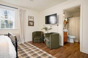 a bedroom with a bed and a desk and chairs at Cumberland Room on Lookout Mountain in Lookout Mountain