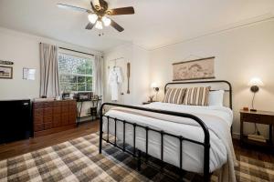 a bedroom with a bed and a ceiling fan at Cumberland Room on Lookout Mountain in Lookout Mountain