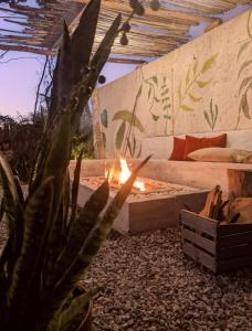 a living room with a fire pit and a couch at Chalés & glamping primitivo Búzios in Búzios
