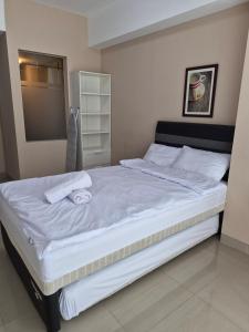 a bedroom with a large bed with white sheets at Cozy 1BR UResidence 2 by REJA Essentials in Klapadua +43 photos