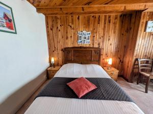 a bedroom with a bed in a wooden cabin at Gîte paisible dans ancienne ferme comtoise avec animaux acceptés - FR-1-583-416 in Saint-Bresson